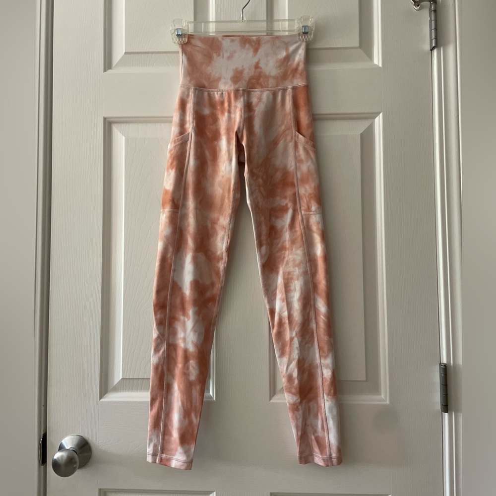 Leggings, Worn a couple times, no stains/smells, good condition, side pockets!!